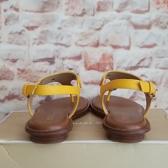 New Michael Kors MK Plate Thong Sandal - Picture 4 of 7